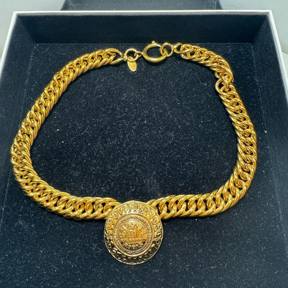 CHANEL vintage choker - Picture 2 of 9